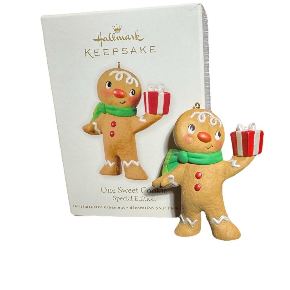 Hallmark Keepsake One Sweet Cookie Special Edition Ornament Gingerbread Boy